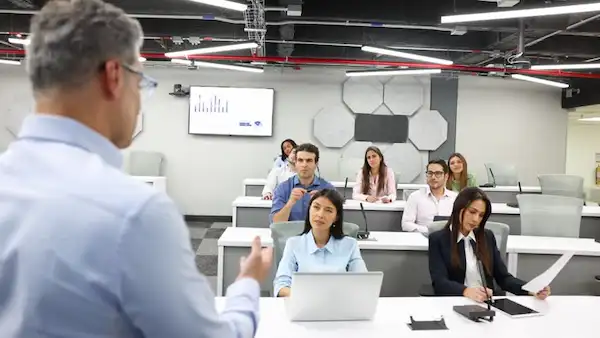 Ventajas de capacitarse en tecnología para profesionales chilenos