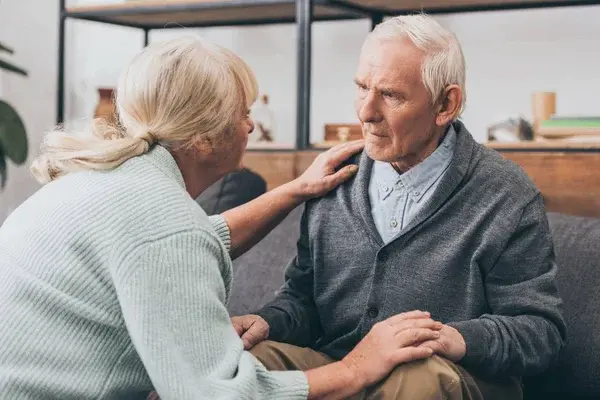 síntomas del alzheimer en un adulto mayor