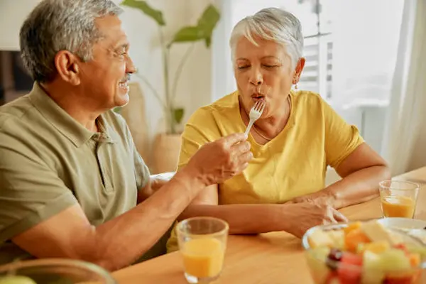 Necesidades nutricionales de los adultos mayores en la vida diaria