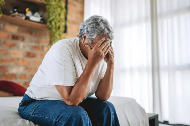 Factores que debilitan las defensas después de los 60 años