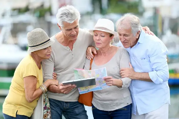 grupo organizado de viajes para personas mayores