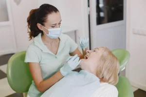 especialistas en implantes dentales